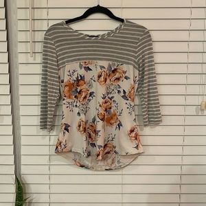 Discreet 3/4 length floral/striped tee